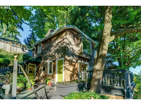 1719 SW Terrace Dr, Portland, OR 97201