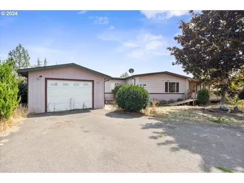 113 Stella Ct, Roseburg, OR 97471