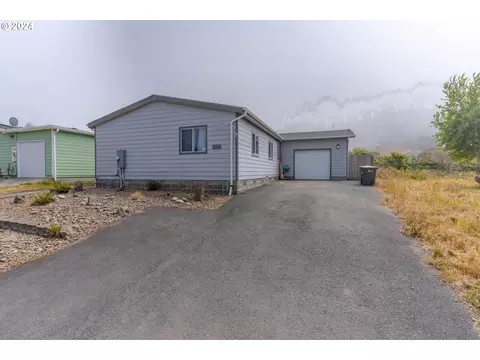 155 NW 57th St, Newport, OR 97365