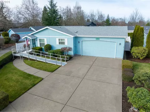 3220 Crescent Ave #28, Eugene, OR 97408
