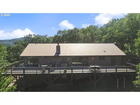 2105 Proctor Rd, Mosier, OR 97040
