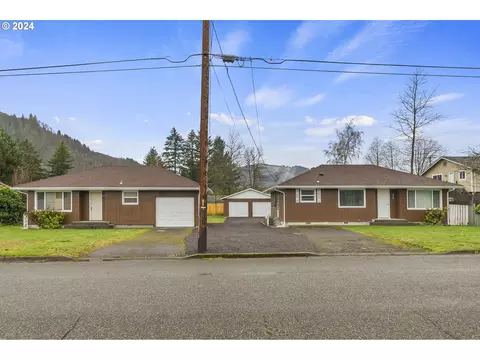 428 3rd St, Morton, WA 98356