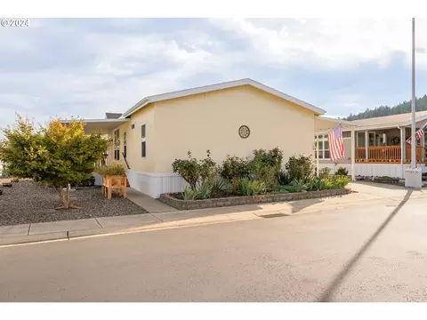 1000 E Central Ave #34, Sutherlin, OR 97479