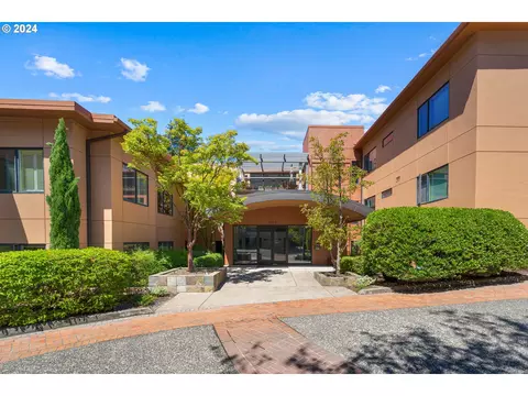 786 NW Westover Sq, Portland, OR 97210