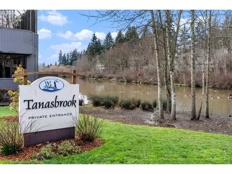 1665 NW Lakeway Ln, Beaverton, OR 97006