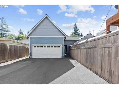 15648 SW Willamette St, Sherwood, OR 97140