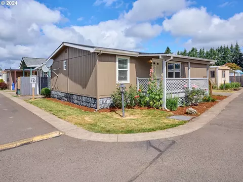 820 NW Wade St, Estacada, OR 97023