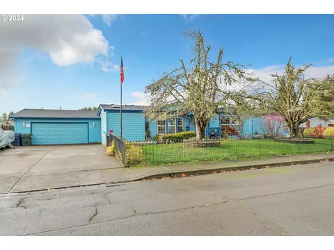 1238 S 58th St, Springfield, OR 97478
