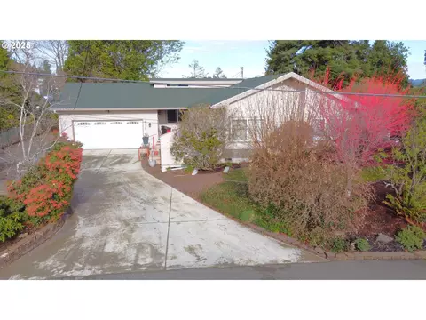 870 W Lockhart Ave, Coos Bay, OR 97420