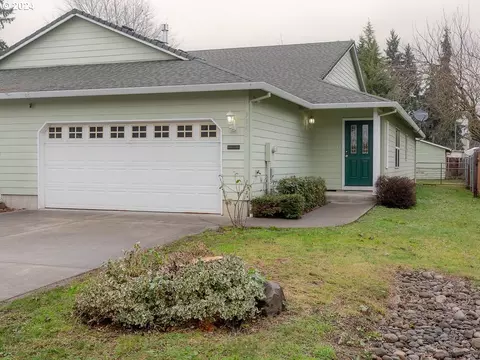 33883 E Columbia Ave, Scappoose, OR 97056