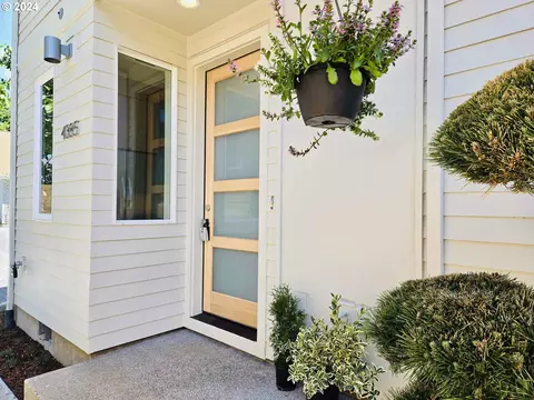 4385 SE 79th Ave #1, Portland, OR 97215