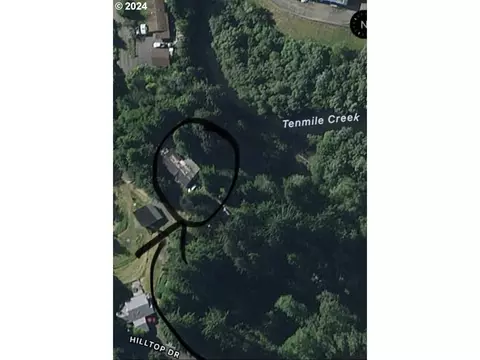 640 Hilltop Dr, Lakeside, OR 97449