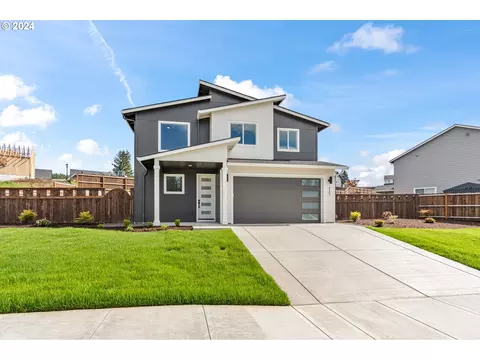 721 W 9th St, La Center, WA 98629