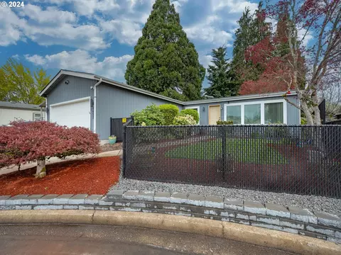 1653 Harbor Dr, Springfield, OR 97477
