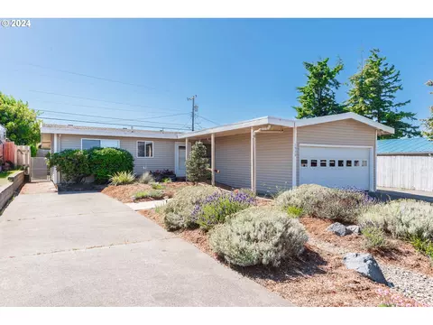 1930 Lincoln St, North Bend, OR 97459