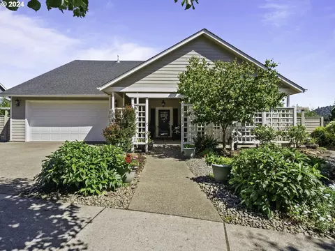 1638 Centennial Dr, Silverton, OR 97381