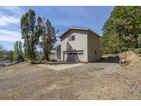 842 NE Center St, Sheridan, OR 97378
