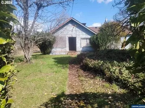 1118 SE 4th Ave, Mill City, OR 97360