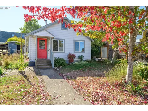 320 E Madison St, Carlton, OR 97111