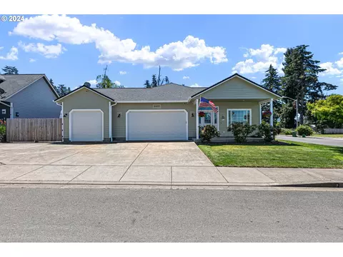 827 Yoss Pl, Cottage Grove, OR 97424