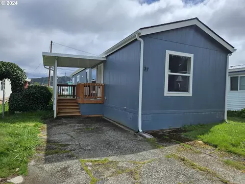 1413 Hawthorne Ave # 37, Reedsport, OR 97467