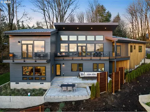 8236 NW Thompson Rd, Portland, OR 97229