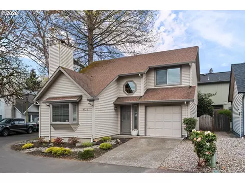 9721 SW London Ct, Portland, OR 97223