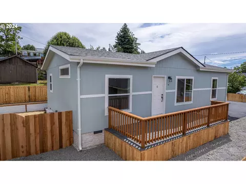 121 Bender St, Myrtle Point, OR 97458