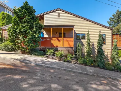2515 SW Saint Helens Ct, Portland, OR 97201