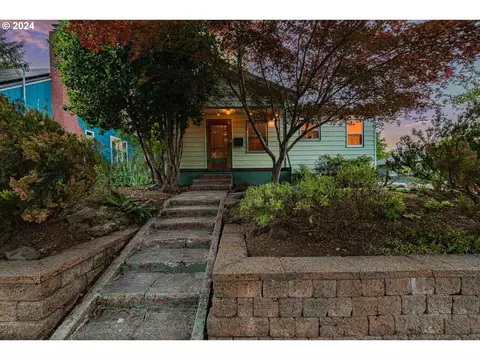 7723 SE Clay St, Portland, OR 97215