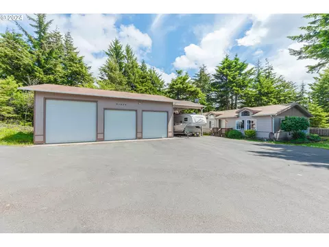 91024 Libby Ln, Coos Bay, OR 97420