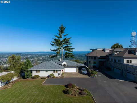 10777 SE Ridgeway Dr, Happy Valley, OR 97086