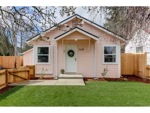 140 S 15th St, Springfield, OR 97477