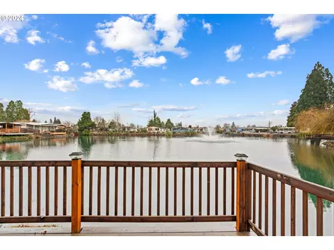 1800 Lakewood Ct #121, Eugene, OR 97402