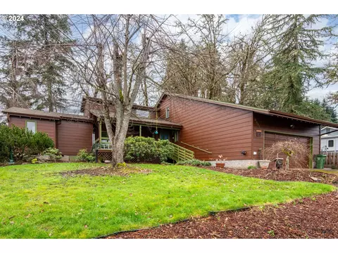 2227 W Harrison Ave, Cottage Grove, OR 97424