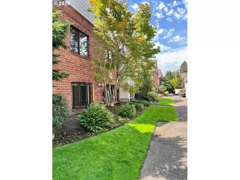 14803 NE Sacramento St #88, Portland, OR 97230