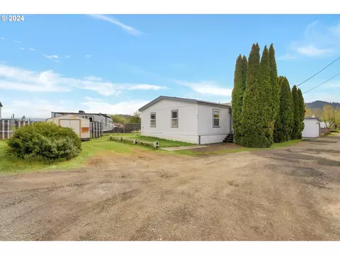 826 W Dean St, Sutherlin, OR 97479