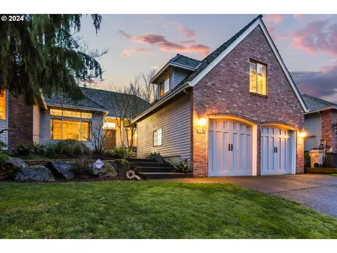 22010 SW Taylors Dr, Tualatin, OR 97062