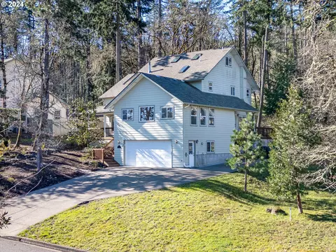 810 Pine Forest Dr, Eugene, OR 97405