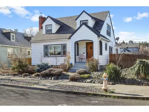 420 W 7th St, The Dalles, OR 97058