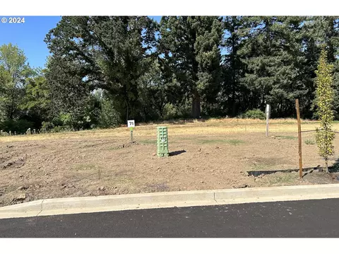 1541 NW Pinehurst Dr #72, Mcminnville, OR 97128