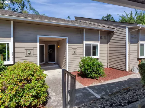 4586 SW Comus Pl #7B, Portland, OR 97219