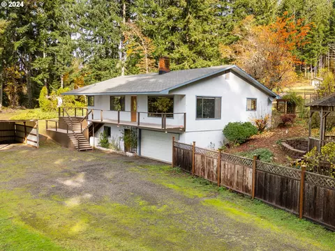 386 Longview Dr, Elkton, OR 97436