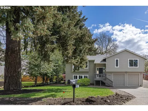 13560 SE Maple Ln, Milwaukie, OR 97222