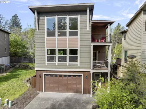239 Mt Rainier Loop, Hood River, OR 97031