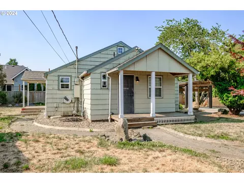 2002 Brewer Ln, Eugene, OR 97401