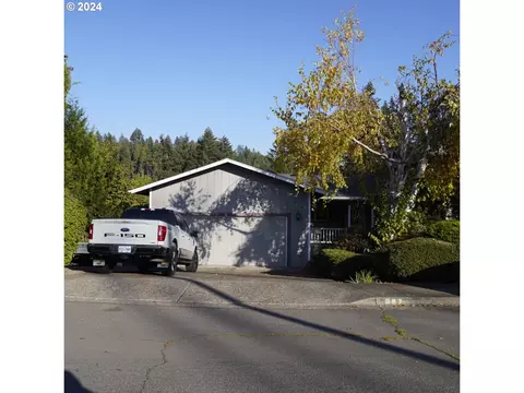 897 S 55th Pl, Springfield, OR 97478