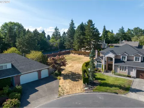 14292 NW Lakeshore Ct, Portland, OR 97229