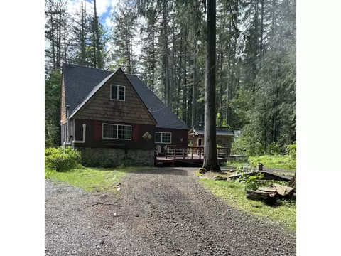 26855 E Chinook Ln, Rhododendron, OR 97049