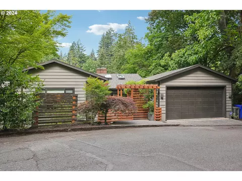 3019 SW Hampshire St, Portland, OR 97205